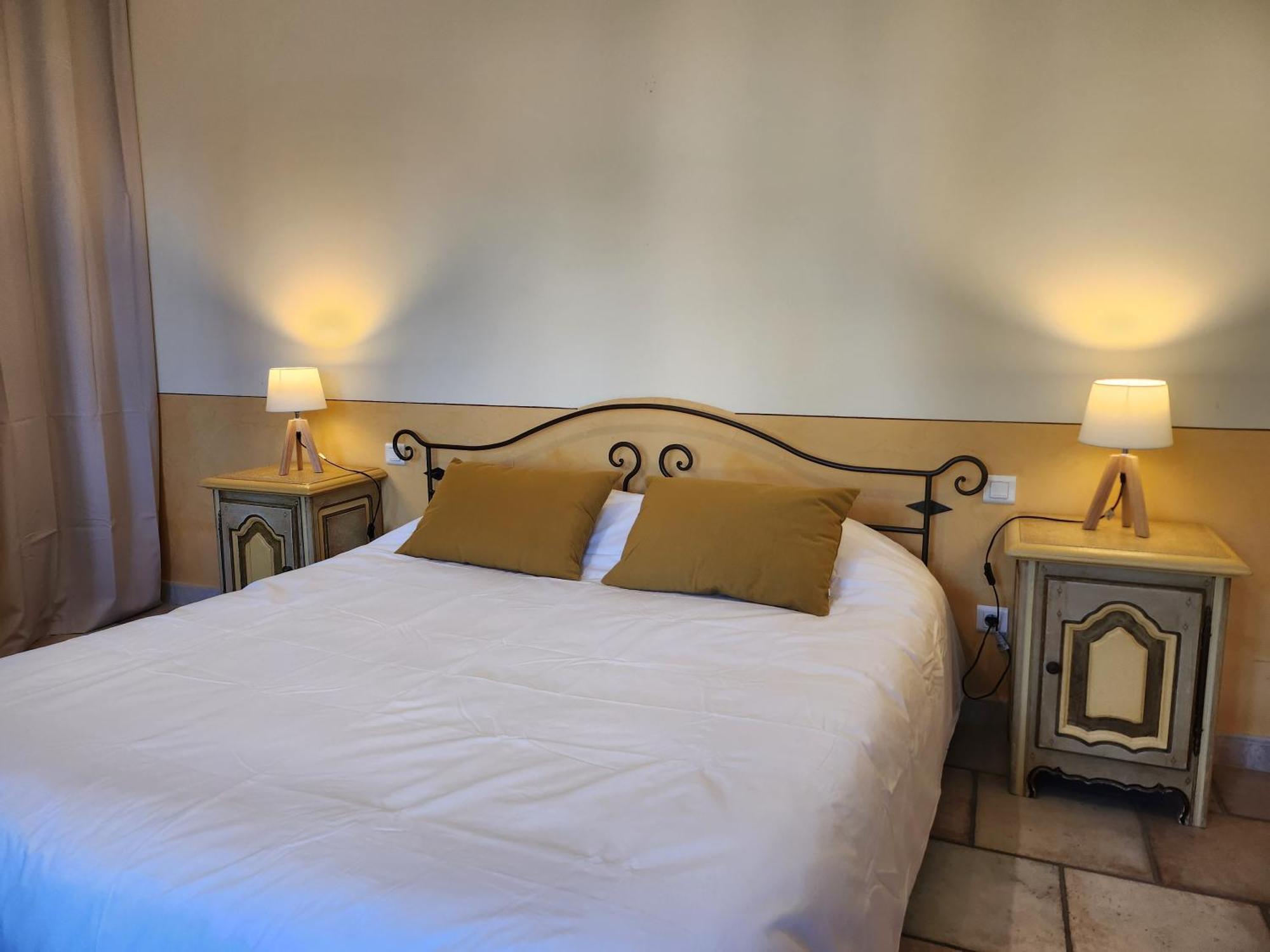 Domaine Les Gendalis Bed & Breakfast Saint-Saturnin-lès-Avignon Екстериор снимка