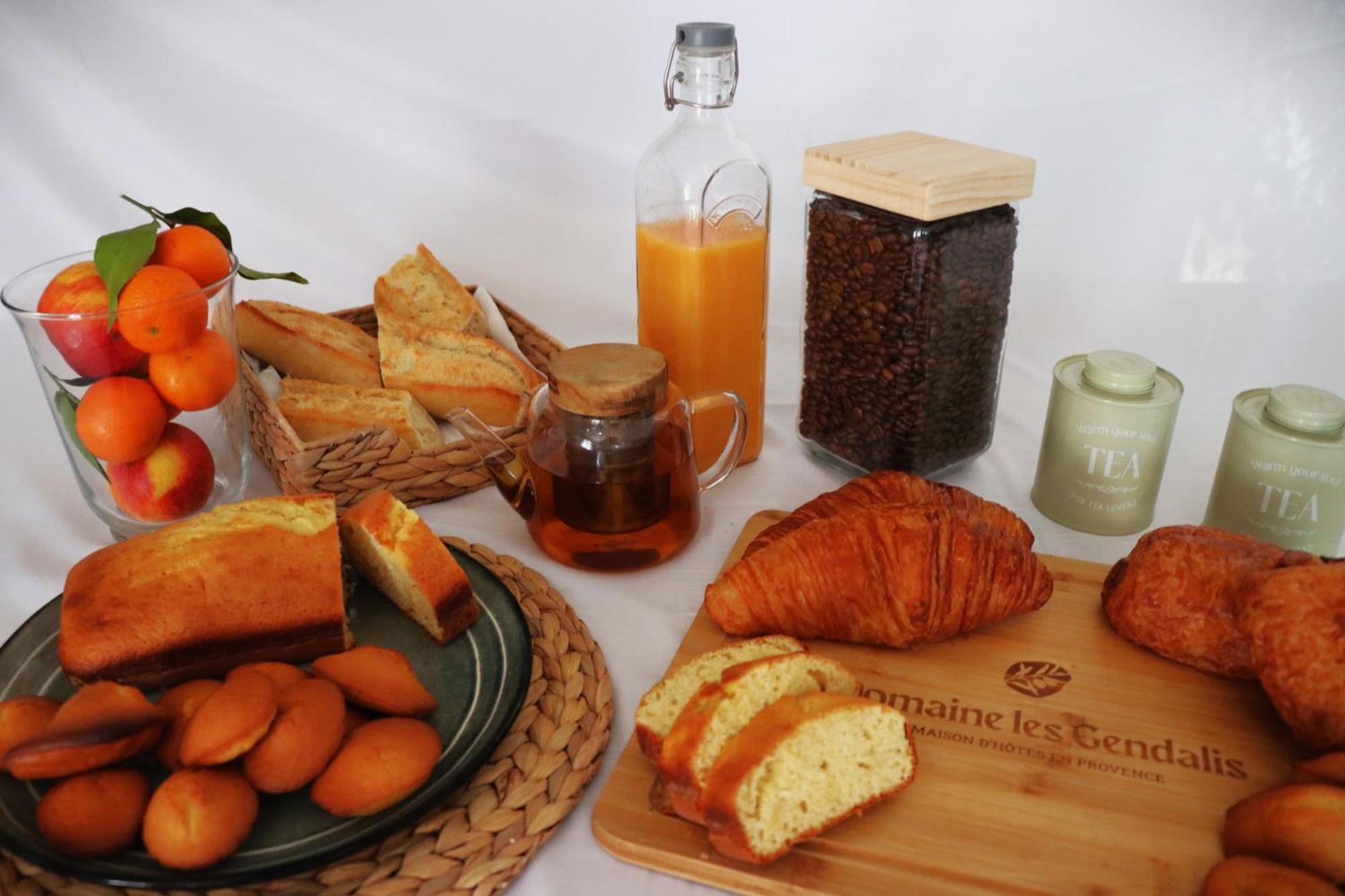 Domaine Les Gendalis Bed & Breakfast Saint-Saturnin-lès-Avignon Екстериор снимка