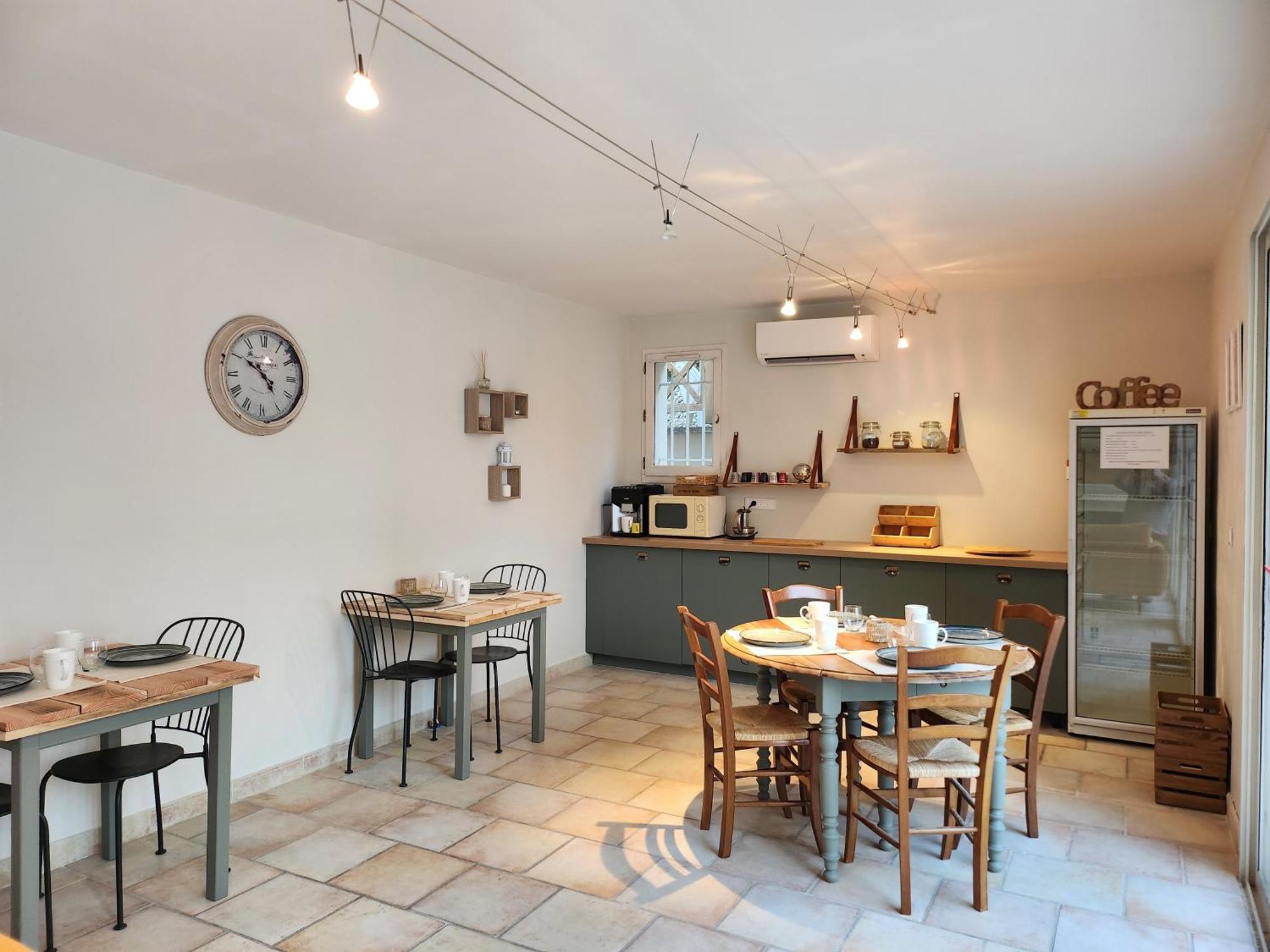 Domaine Les Gendalis Bed & Breakfast Saint-Saturnin-lès-Avignon Екстериор снимка