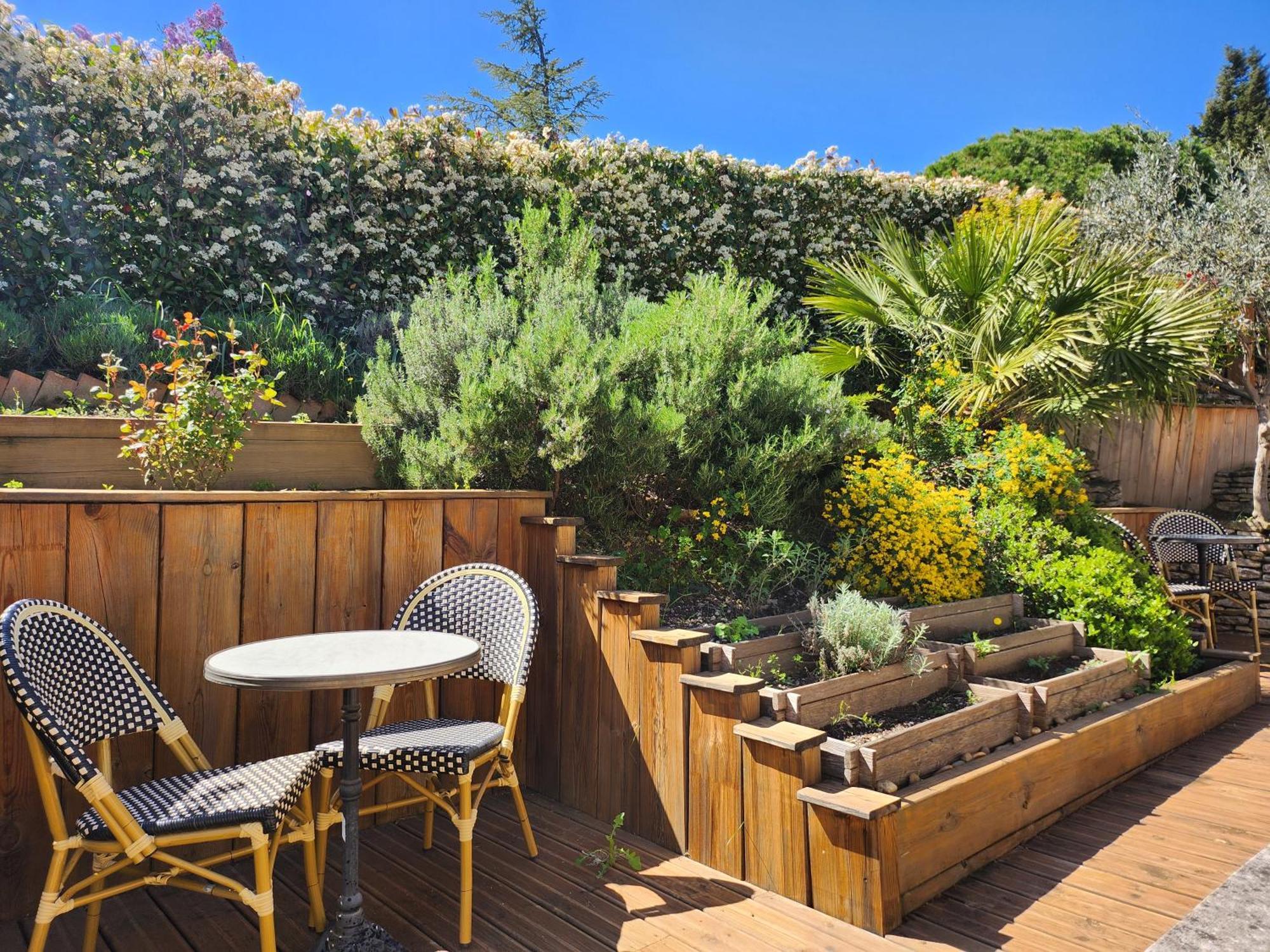 Domaine Les Gendalis Bed & Breakfast Saint-Saturnin-lès-Avignon Екстериор снимка