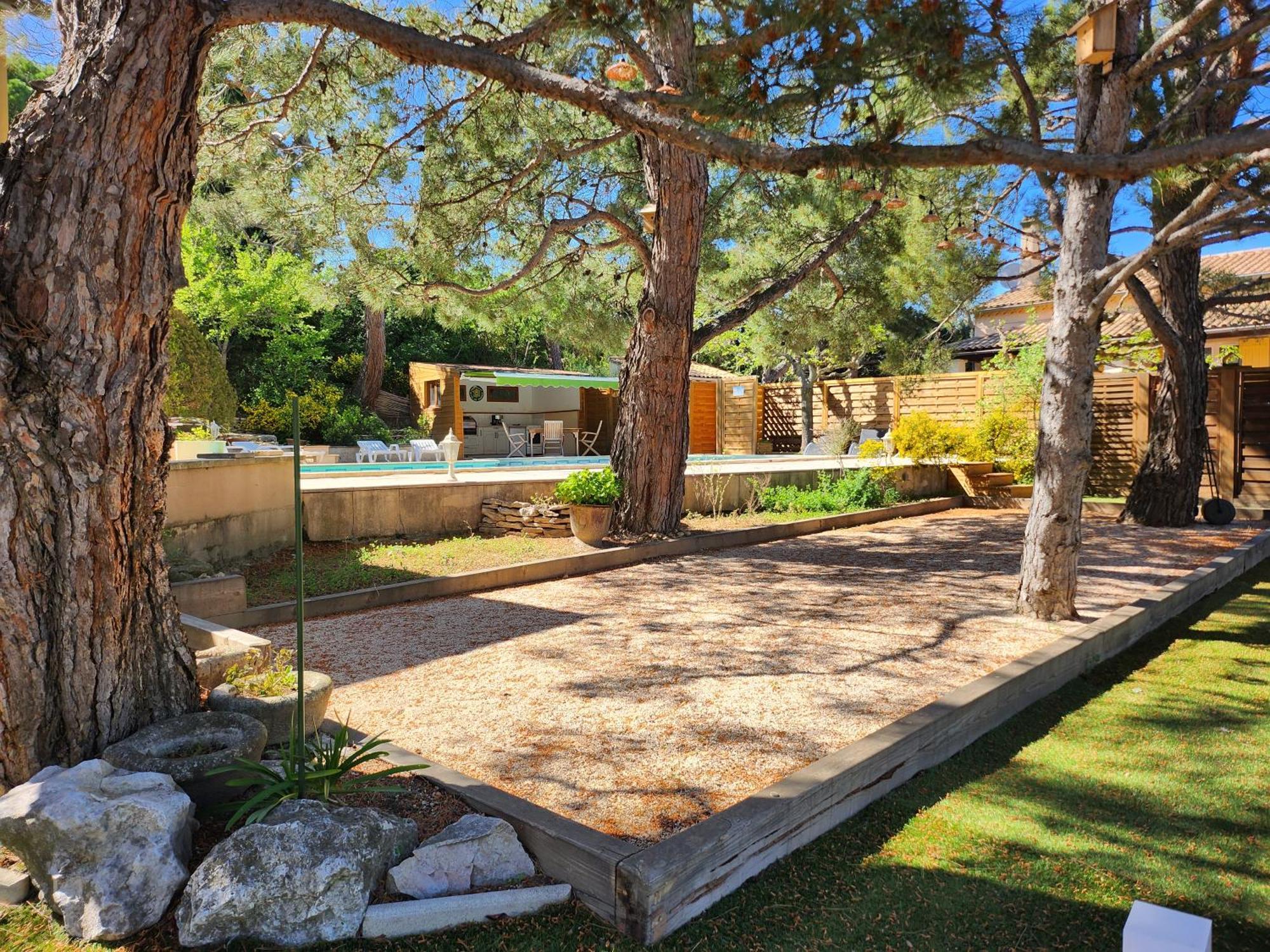 Domaine Les Gendalis Bed & Breakfast Saint-Saturnin-lès-Avignon Екстериор снимка