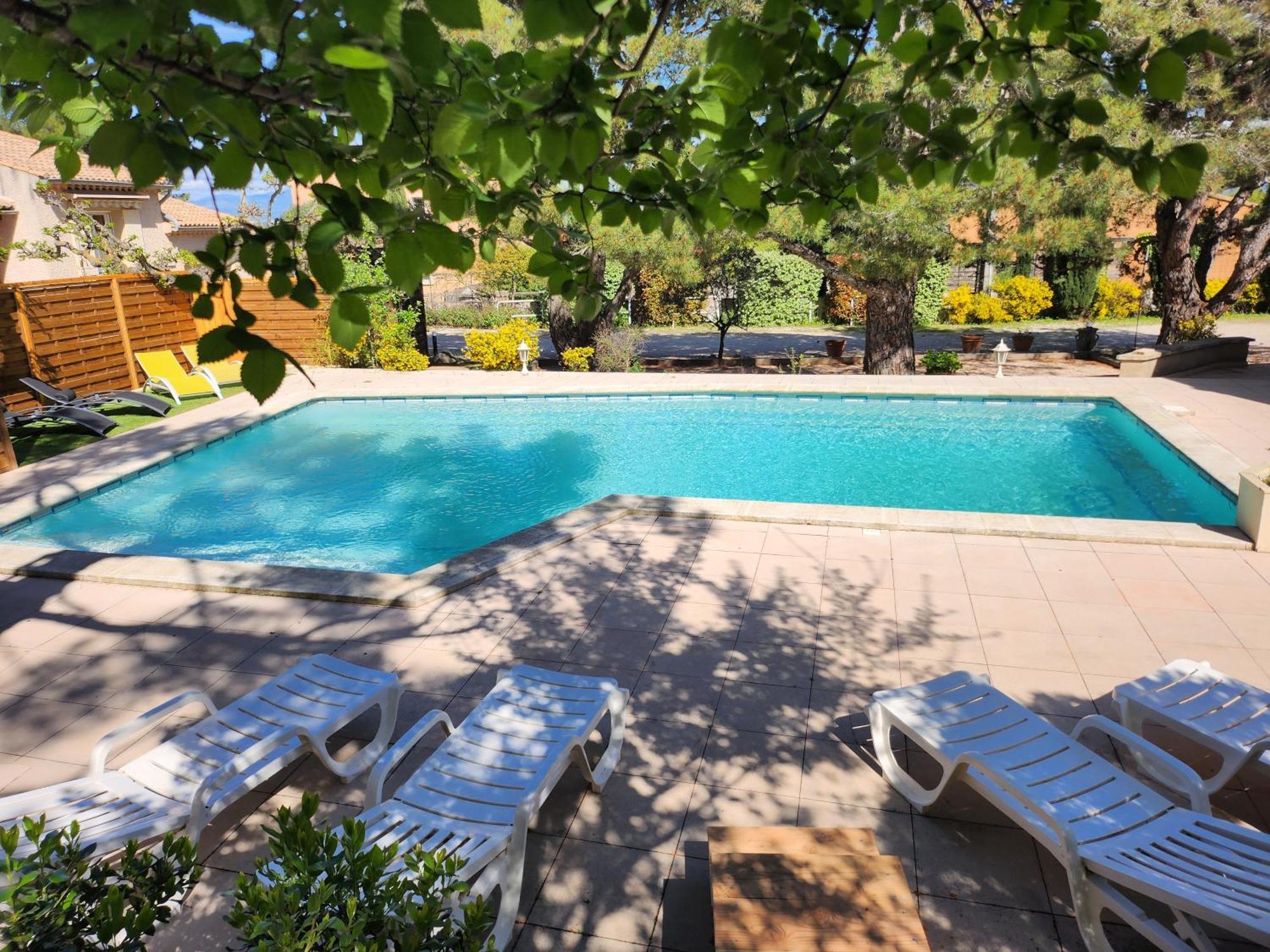 Domaine Les Gendalis Bed & Breakfast Saint-Saturnin-lès-Avignon Екстериор снимка