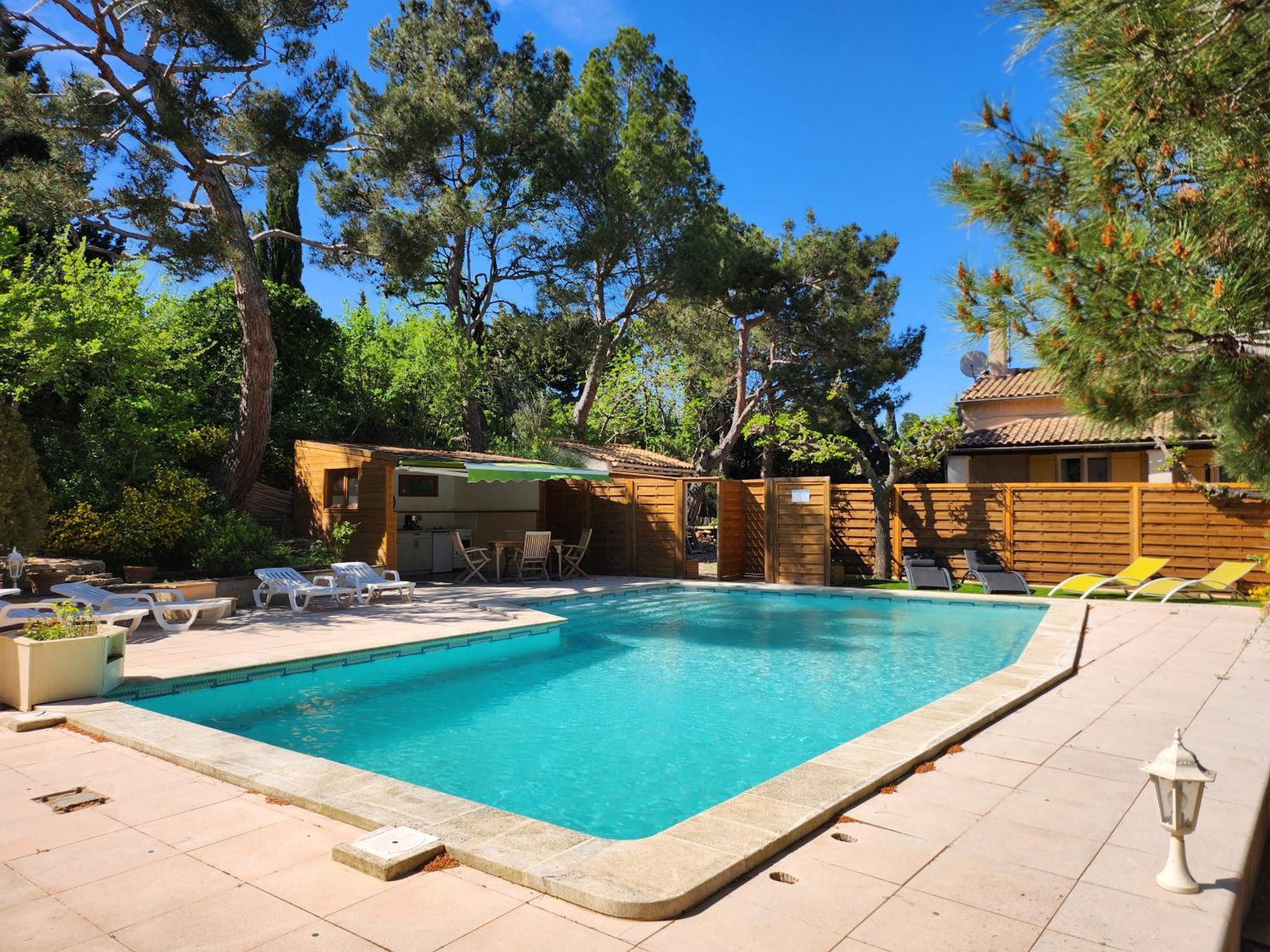Domaine Les Gendalis Bed & Breakfast Saint-Saturnin-lès-Avignon Екстериор снимка