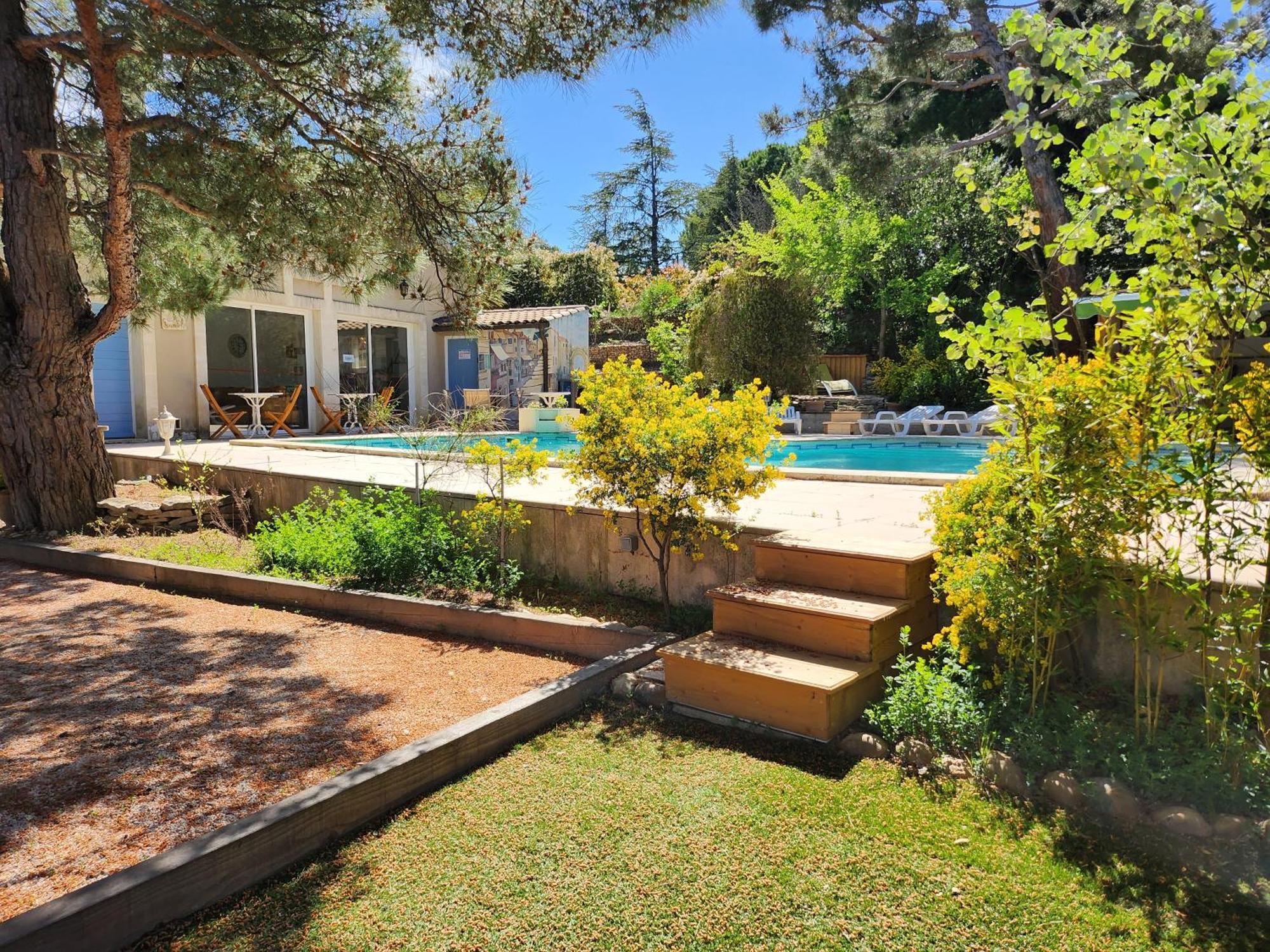Domaine Les Gendalis Bed & Breakfast Saint-Saturnin-lès-Avignon Екстериор снимка