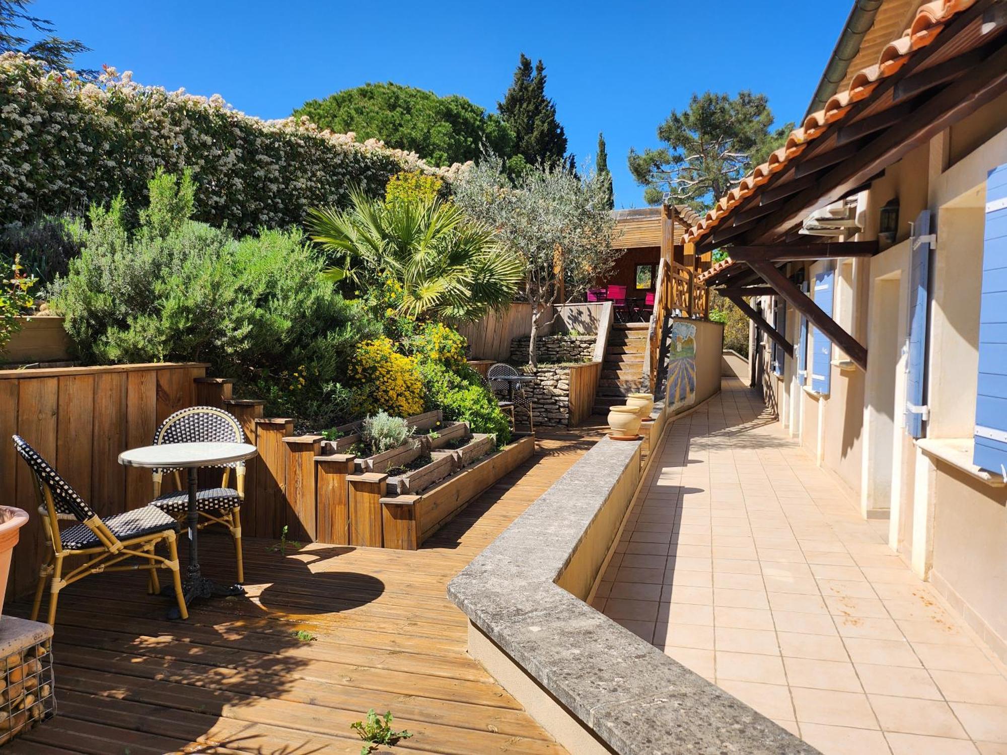 Domaine Les Gendalis Bed & Breakfast Saint-Saturnin-lès-Avignon Екстериор снимка