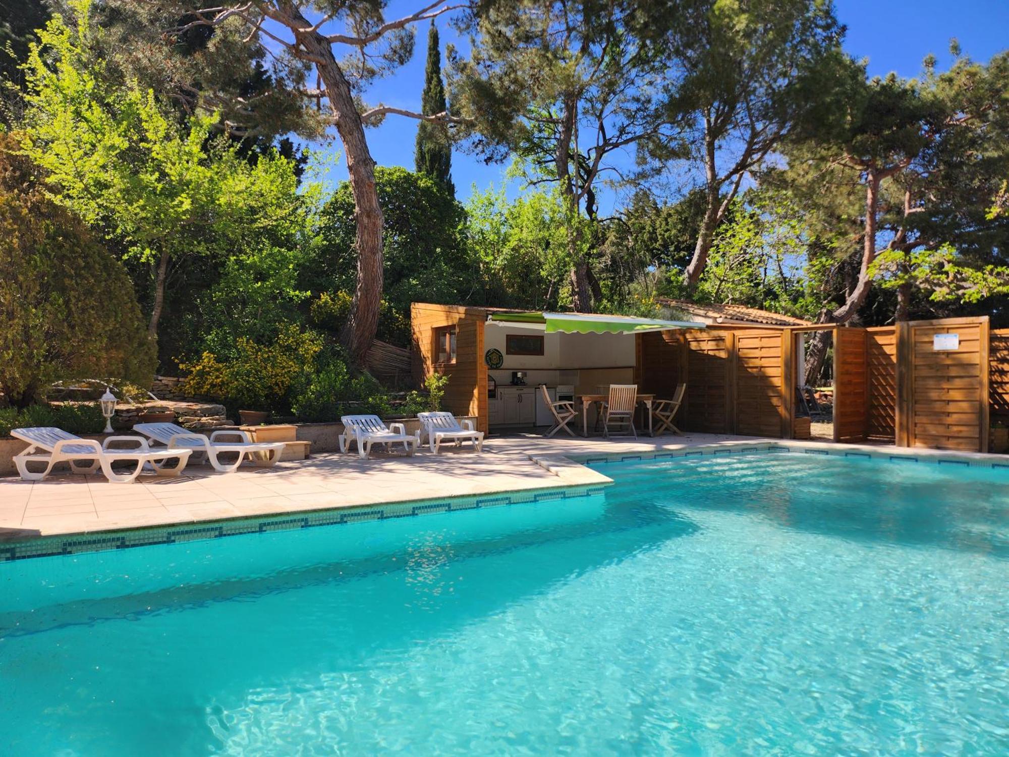 Domaine Les Gendalis Bed & Breakfast Saint-Saturnin-lès-Avignon Екстериор снимка