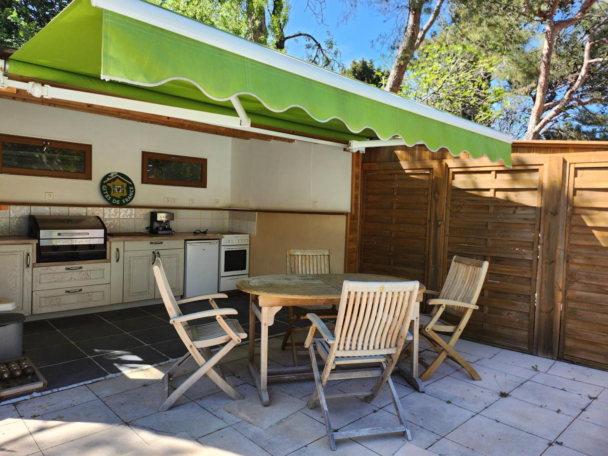 Domaine Les Gendalis Bed & Breakfast Saint-Saturnin-lès-Avignon Екстериор снимка
