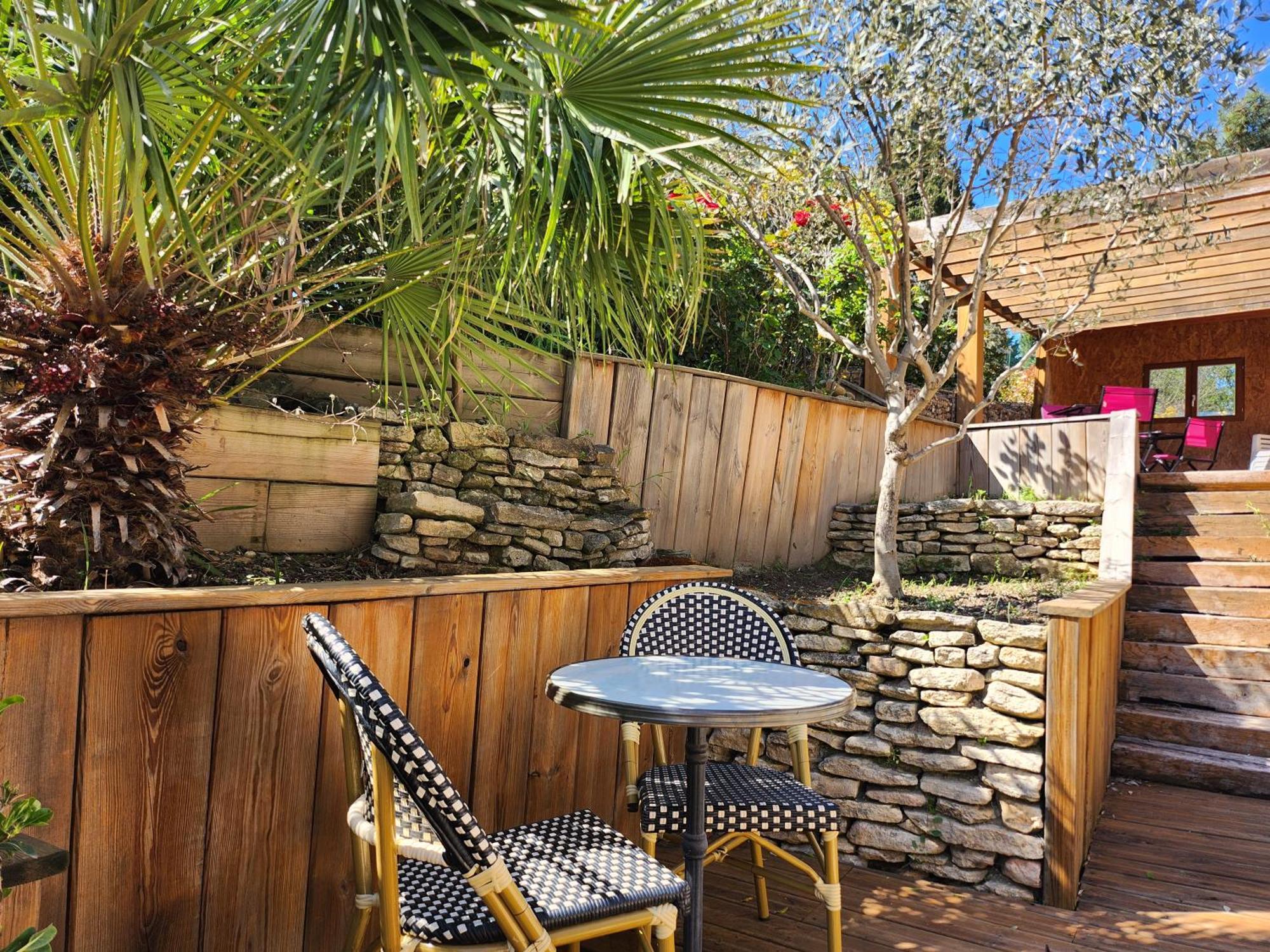 Domaine Les Gendalis Bed & Breakfast Saint-Saturnin-lès-Avignon Екстериор снимка