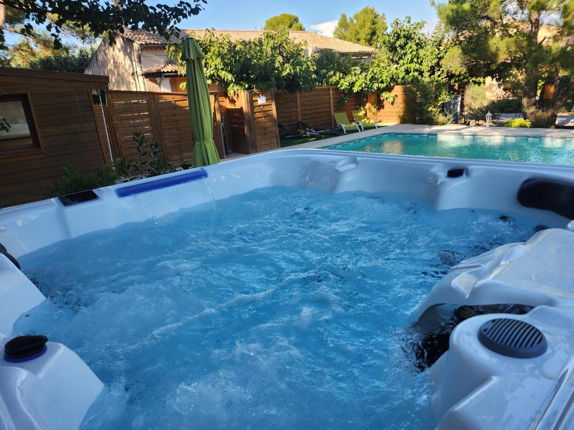 Domaine Les Gendalis Bed & Breakfast Saint-Saturnin-lès-Avignon Екстериор снимка