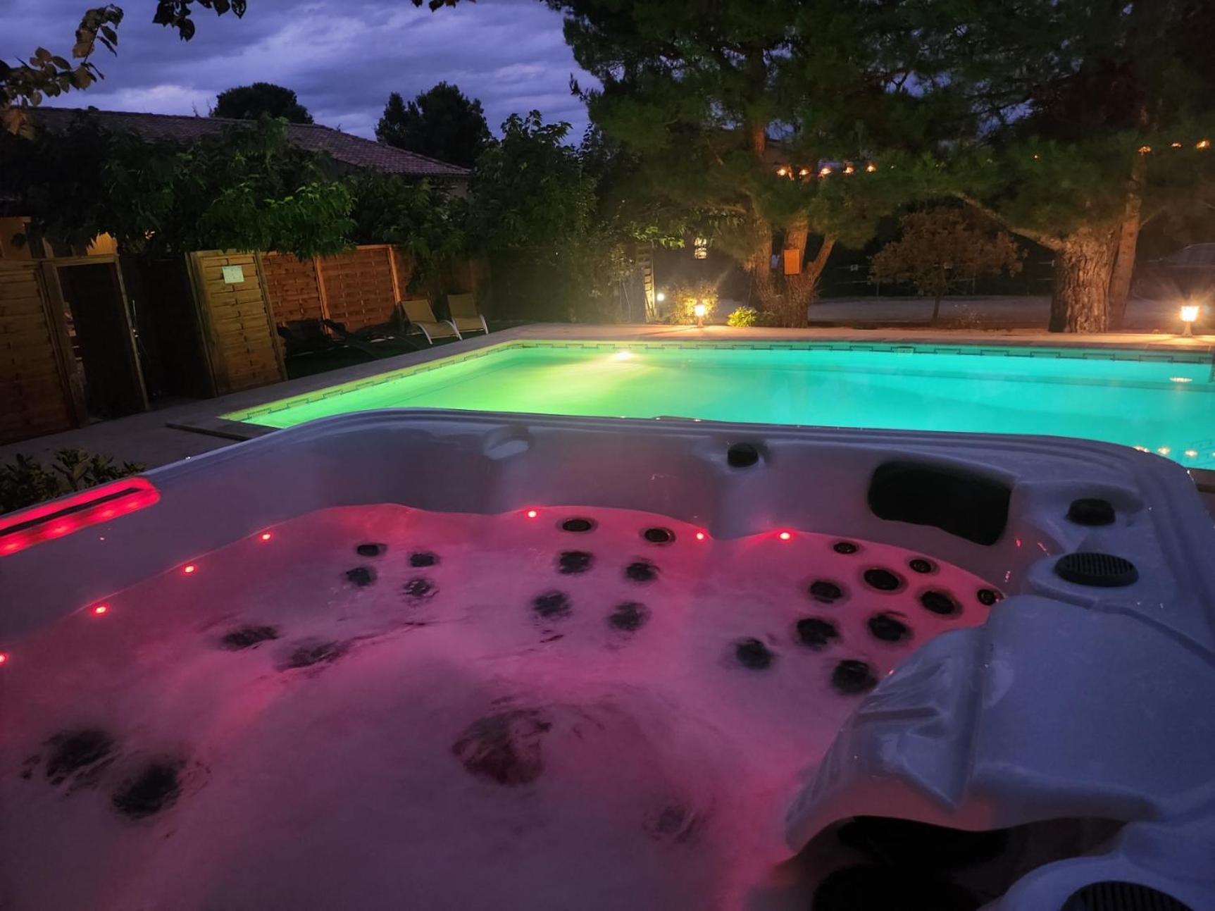 Domaine Les Gendalis Bed & Breakfast Saint-Saturnin-lès-Avignon Екстериор снимка